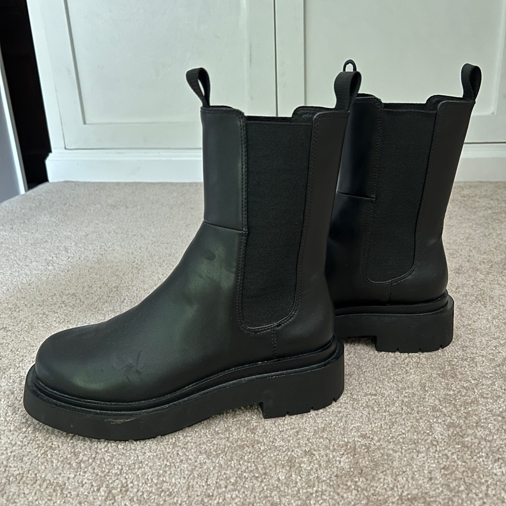 H&M Black Chelsea Boots